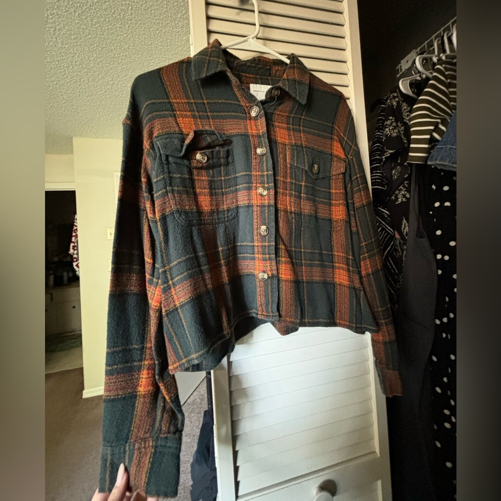 American Eagle cropped flannel